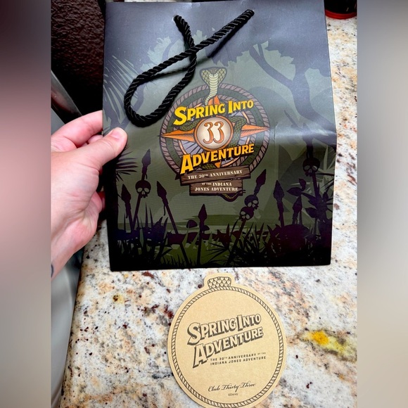 Indiana Jones Club 33 30th Anniversary Gift Bag And Coaster Snakes - Picture 1 of 2